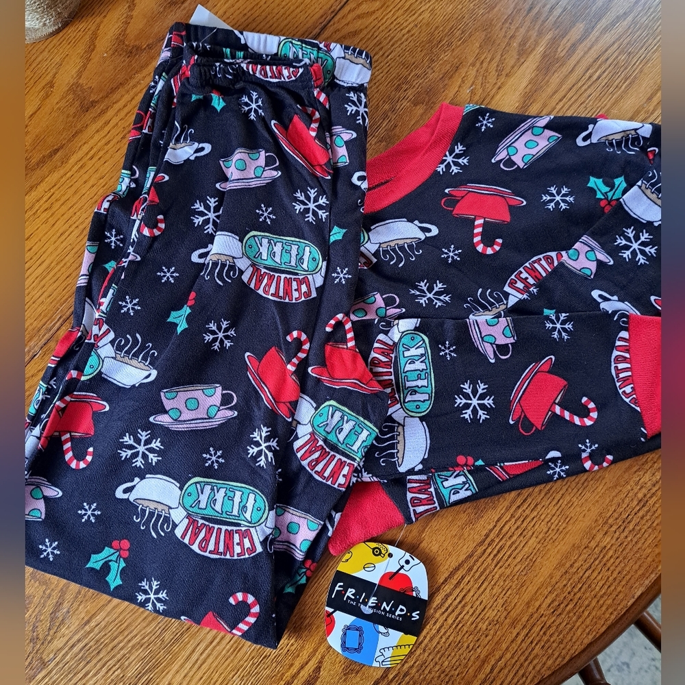 FRIENDS PJ Set